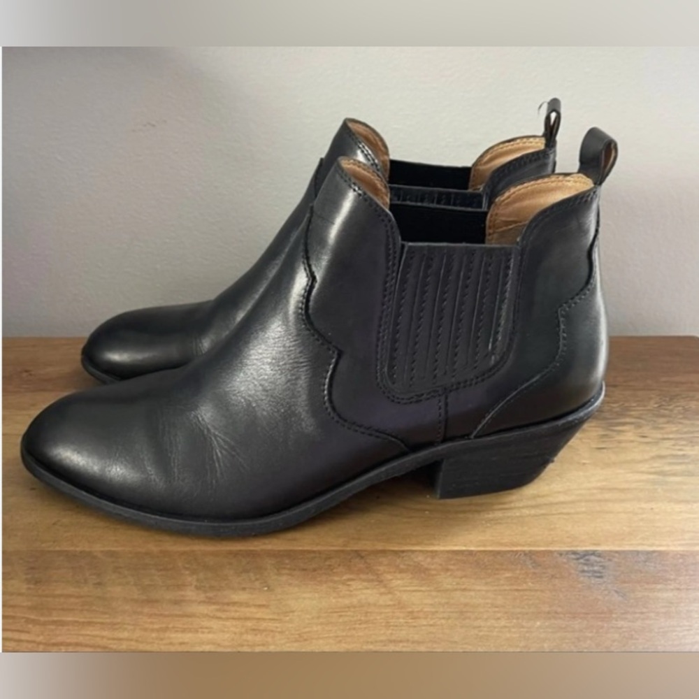 G.H. Bass & Co. | Shoes | Bass Western Chelsea Boot. Sz 7.5M